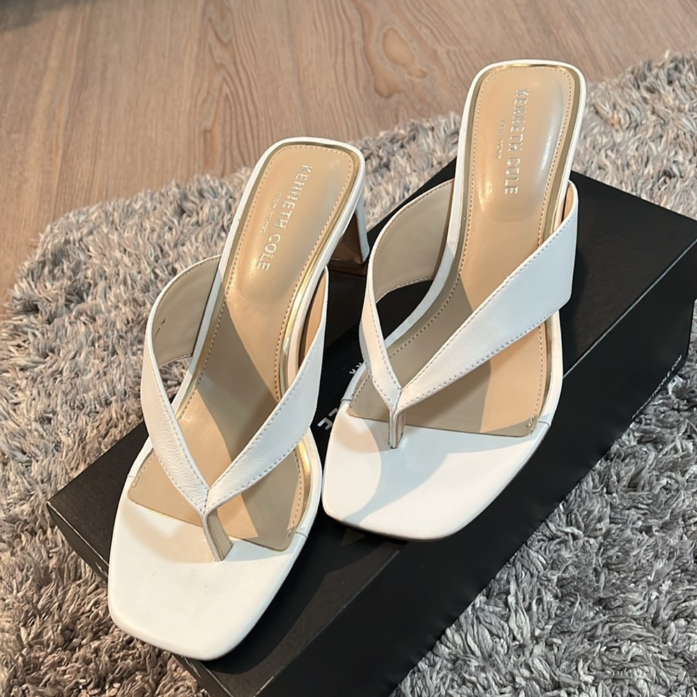 KENNETH COLE MACEN LEATHER THONG SANDAL